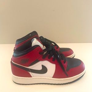 Boys Jordan 1 Mid Chicago Black Toe - 5Y